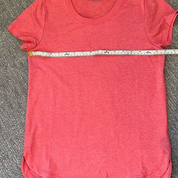 Athleta Womans Uptempo Coral Petal Pink Tee Sz XS - Picture 3 of 9